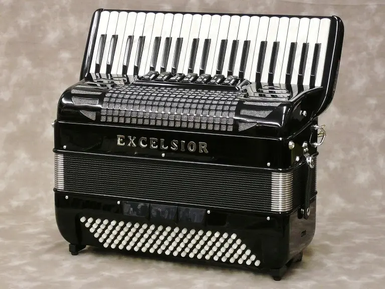 TOMBO Grandaile GT-96【アコーディオン】 - 谷口楽器