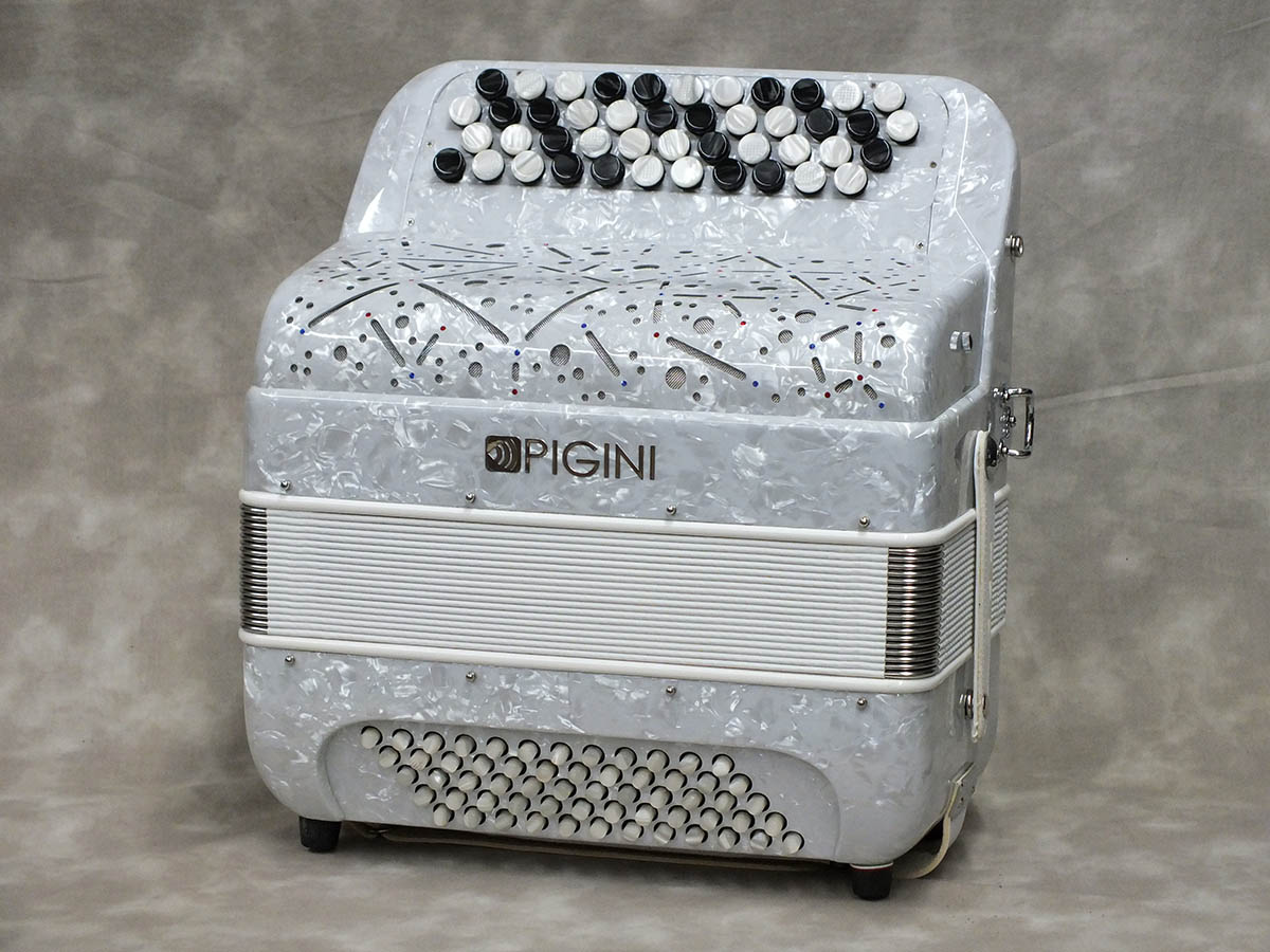 リ*君様 Frank Meisler シルバー925 アコーディオンを持つ男性 PIGINI Skywalker [White] 【アコーディオン】 - 谷口楽器