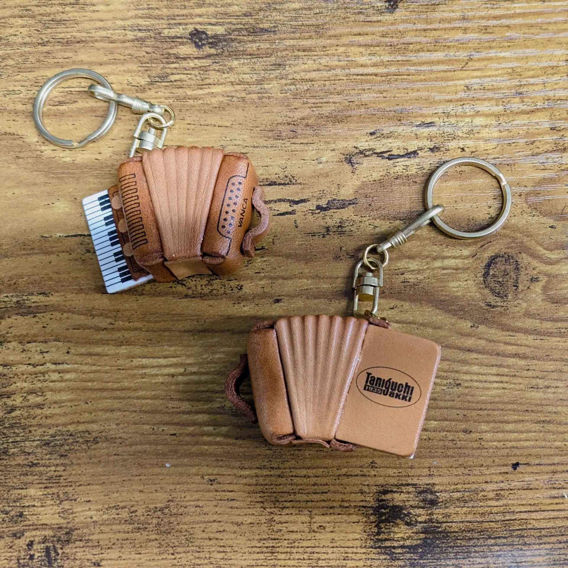 №：192＊本革のちっちゃなちっちゃなアコーディオンキーホルダー＊ №：192＊本革のちっちゃなちっちゃなアコーディオンキーホルダー＊ №93